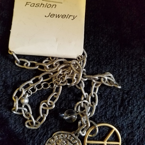 Silver peace sign Necklace - Picture 5 of 6